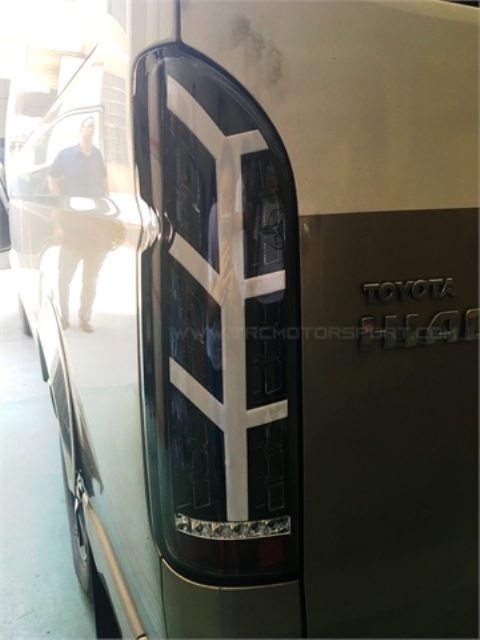 ไฟท้าย HIACE 2011-2013 Lamborghini STYLE LIGHTBAR LED โคมสีดำ งานนำเข้า